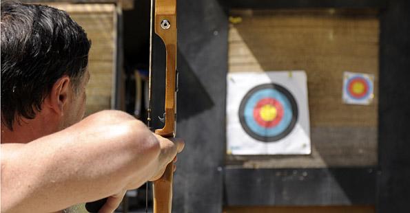 Bogenschieen ist eine sehr beliebte Sportart in FKK-Anlagen
